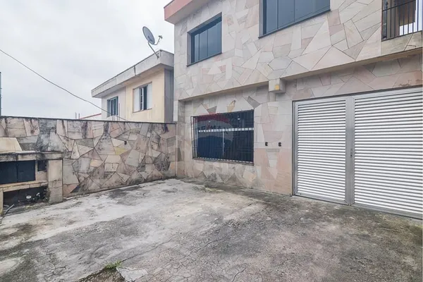 Sobrado à venda com 3 quartos, 209m² - Vila Scarpelli,Santo André 