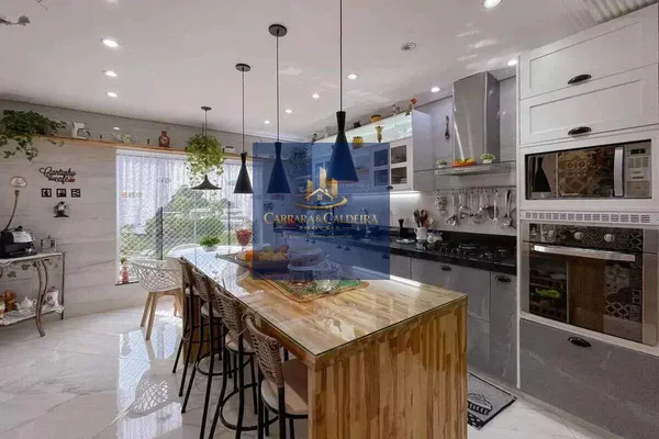 Sobrado à venda com 3 quartos, 380,00m² - Centro,