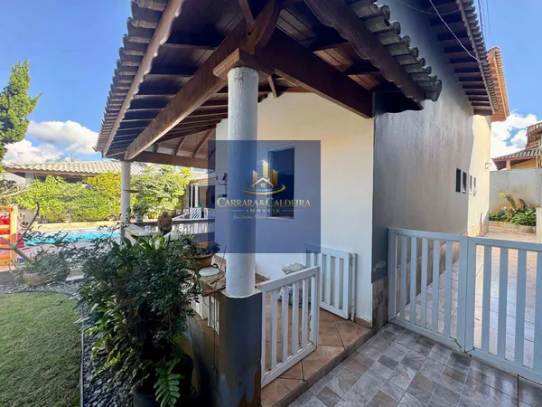 Sobrado à venda com 4 quartos, 357m² - Josedy,Peruíbe