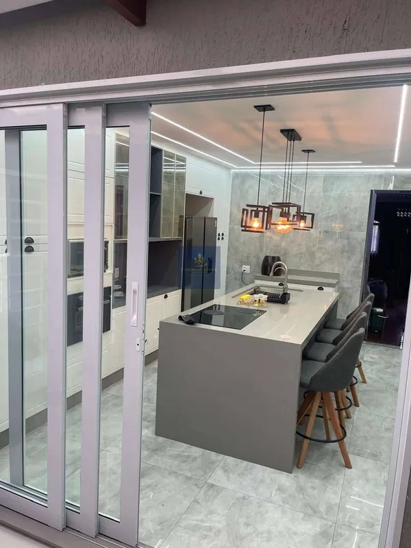 Sobrado à venda com 3 quartos, 363m² - Parque dos Passaros,São Bernardo do Campo
