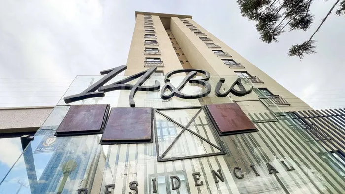 Apartamento semimobiliado 3 quartos com suíte, andar alto e sacada com churrasqueira no Edifício 14 BIS Centro São José dos Pinhais
