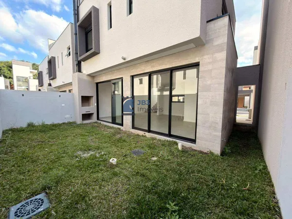 Sobrado à venda com 3 quartos, 211m² - BACACHERI,