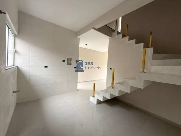 Sobrado à venda com 3 quartos, 85m² - CAMPO COMPRIDO,Curitiba
