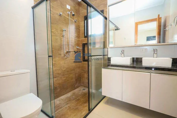 Sobrado à venda com 3 quartos, 161m² - Tingui,Curitiba