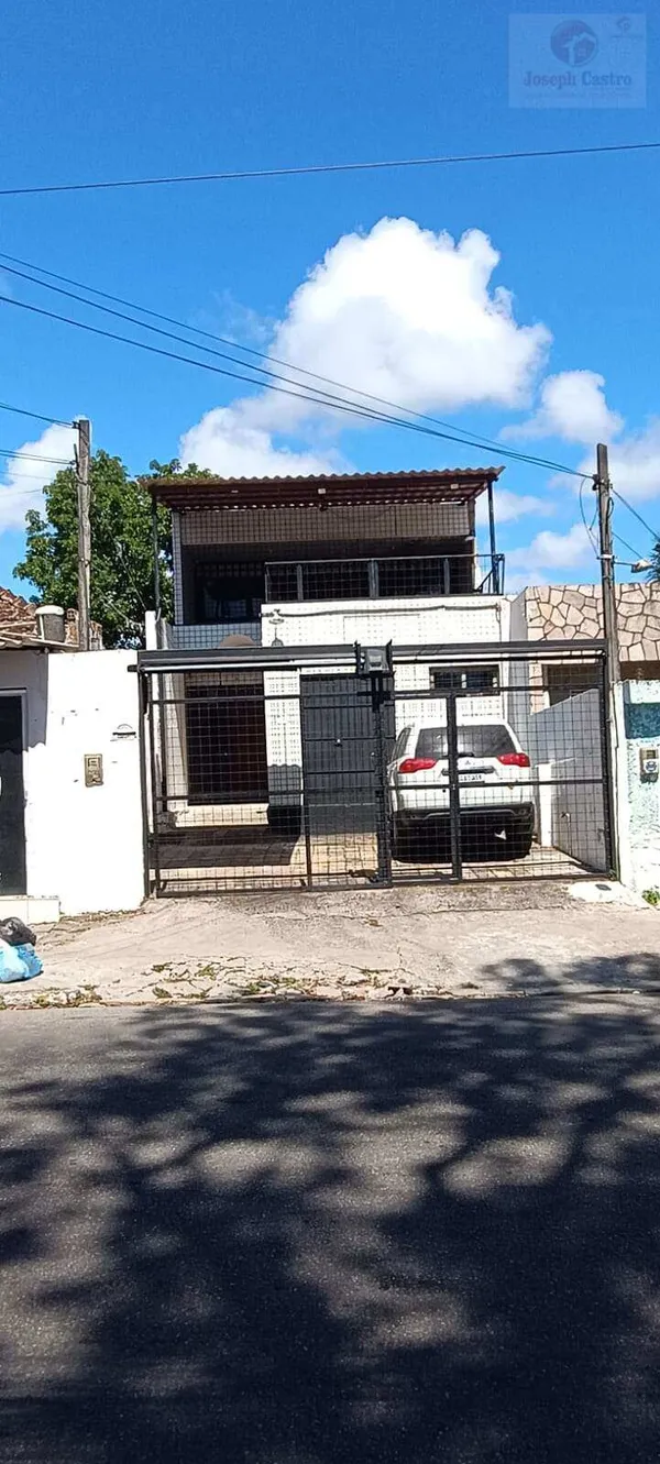 Casa à venda com 3 quartos - ,