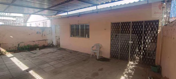 Casa à venda com 3 quartos - ,