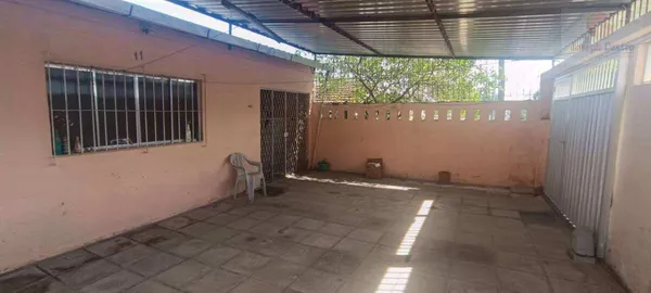 Casa à venda com 3 quartos - ,