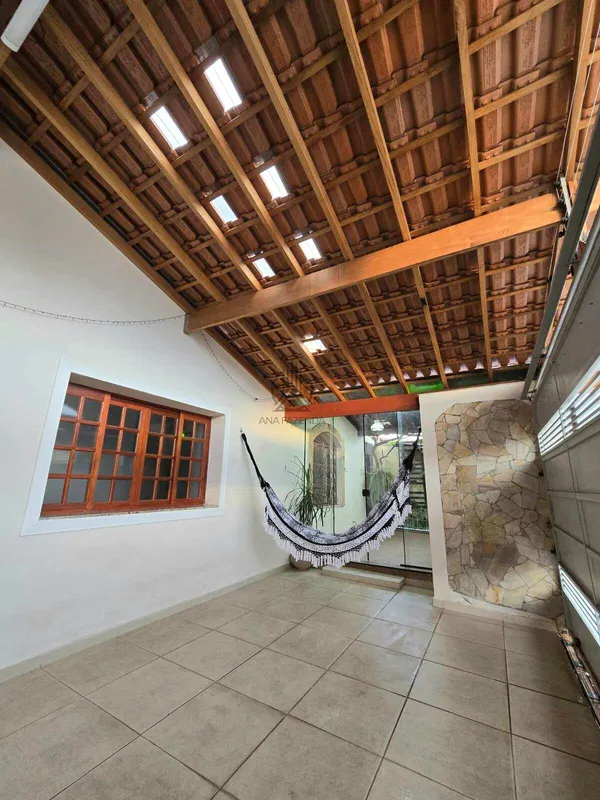 Casa à venda com 4 quartos, 210m² - Vila Santa Isabel,Taubaté