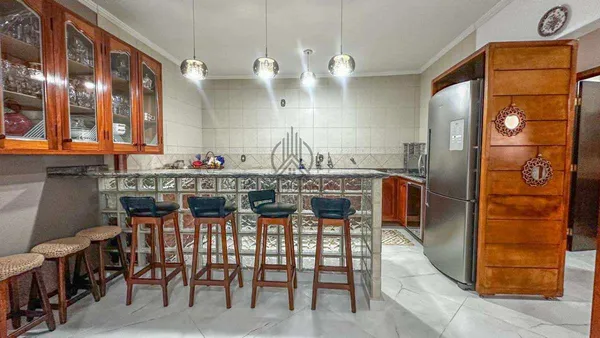 Casa à venda com 2 quartos, 198m² - Chácara Leal,Taubaté