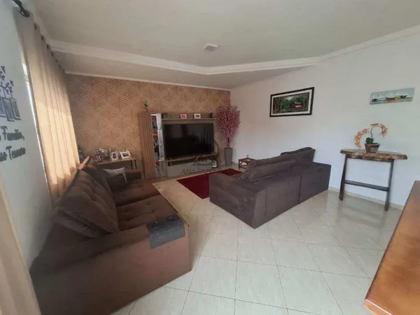 Casa à venda com 4 quartos, 199m² - Parque São Luís,Taubaté