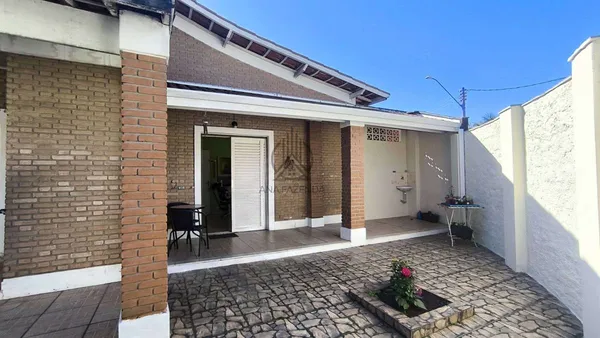 Casa à venda com 3 quartos, 196m² - Vila Nossa Senhora das Graças,Taubaté