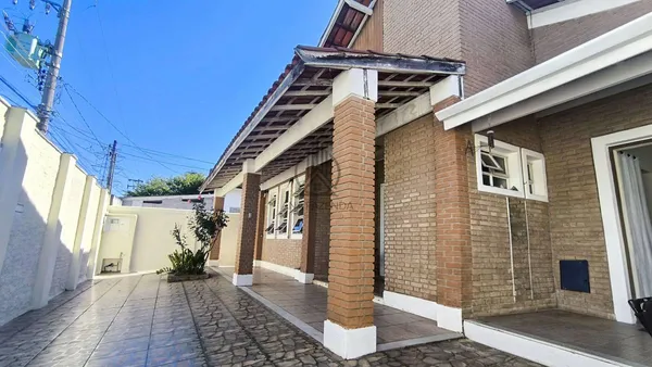 Casa à venda com 3 quartos, 196m² - Vila Nossa Senhora das Graças,Taubaté