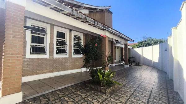 Casa à venda com 3 quartos, 196m² - Vila Nossa Senhora das Graças,Taubaté