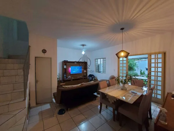 Sobrado em condomínio à venda com 3 quartos, 185m² - Parque São Cristóvão,Taubaté