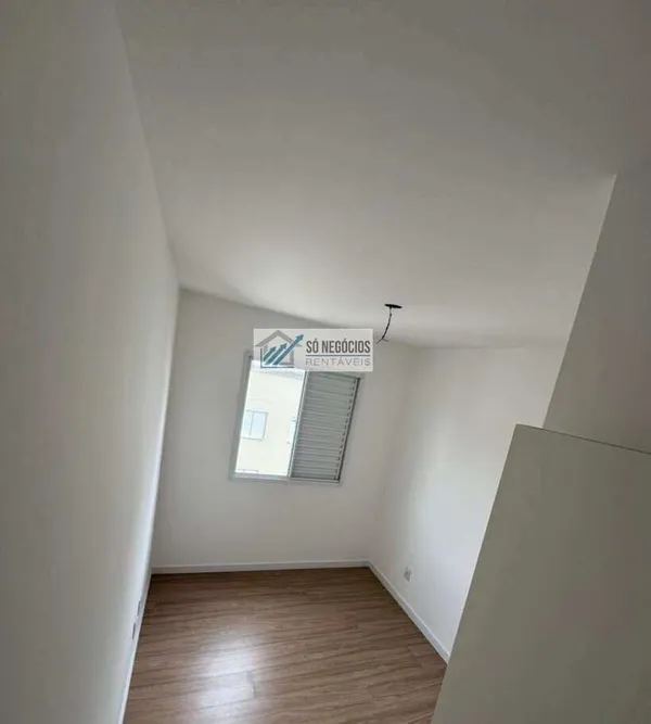 Apartamento à venda com 2 quartos - Jardim Três Irmãos,