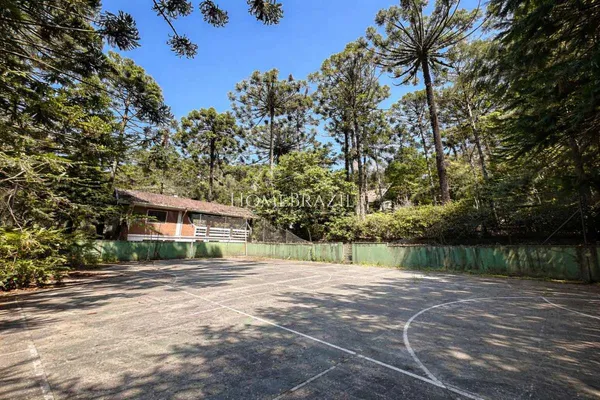 Casa à venda com 9 quartos, 890m² - ,