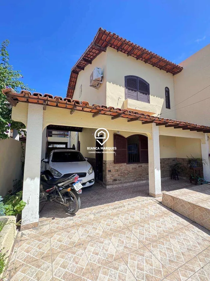 Casa à venda em Cabo Frio, Parque Burle, com 3 quartos