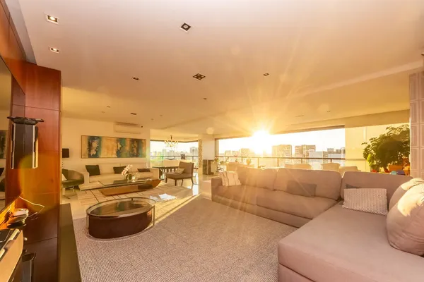 Apartamento à venda com 3 quartos, 185m² - Moema,São Paulo