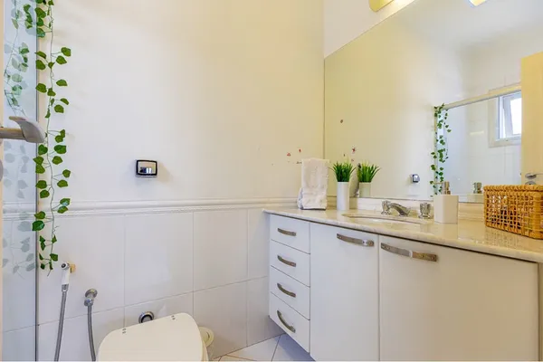Casa de condomínio à venda com 4 quartos, 247m² - Jardim Cordeiro,São Paulo