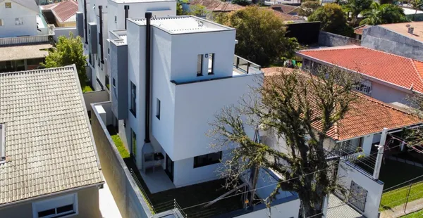 Sobrado à venda com 3 quartos, 179m² - GUABIROTUBA,Curitiba