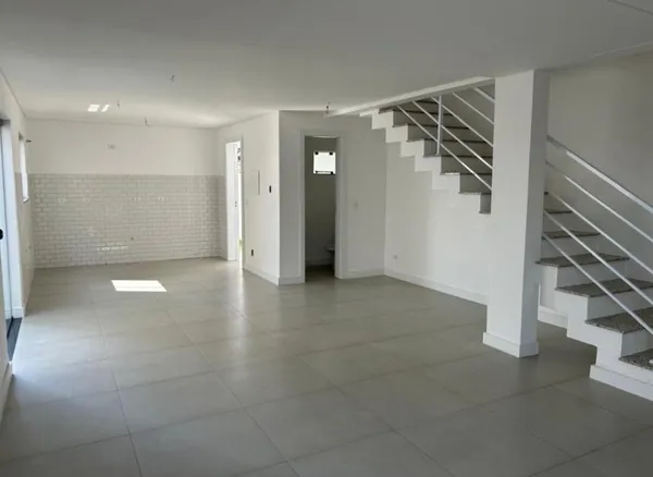 Sobrado à venda com 3 quartos, 127m² - BAIRRO ALTO,Curitiba