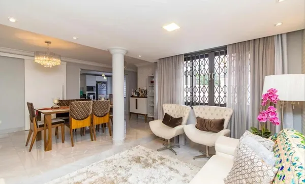 Sobrado à venda com 4 quartos, 179m² - AGUA VERDE,Curitiba