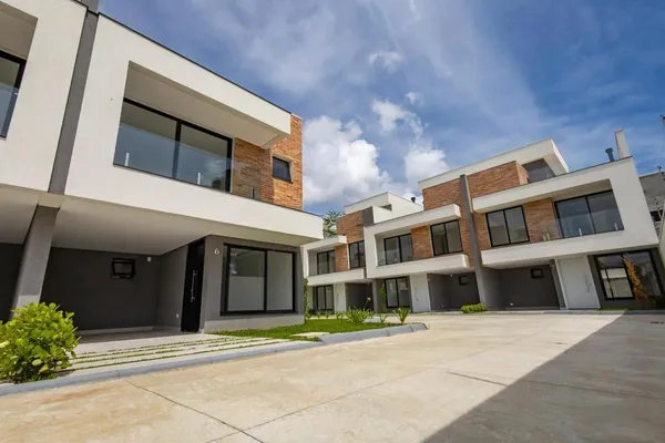 Sobrado à venda com 3 quartos, 134m² - SANTA FELICIDADE,Curitiba