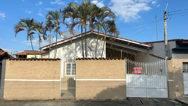 Casa à venda com 3 quartos - ,
