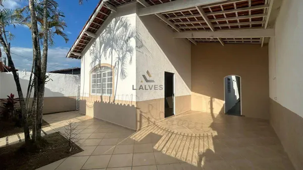Casa à venda com 3 quartos - ,